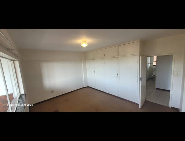 2 BEDROOM APARTMENT RENTED IN CLARENDON
